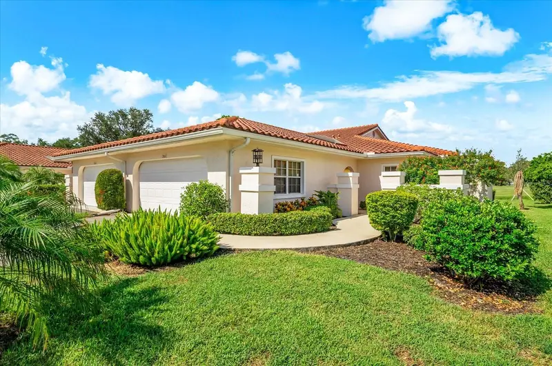 7306 Golf Pointe Cir, FL