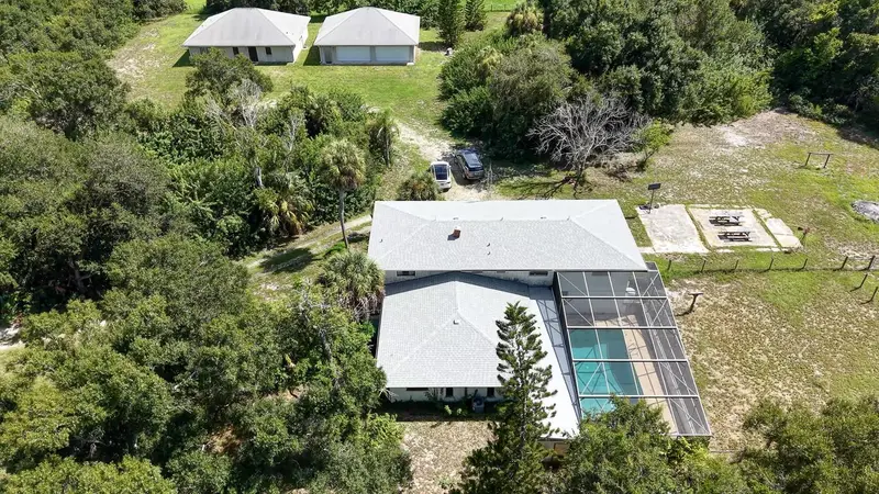 411 Bristol Ln, FL
