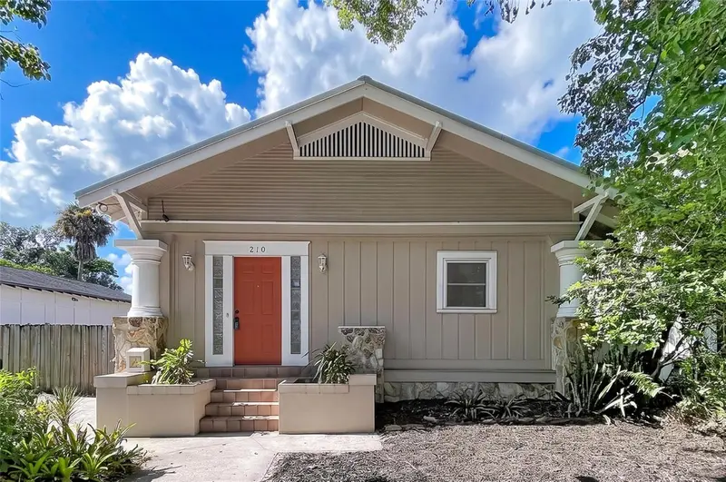 210 W Floribraska Ave, FL