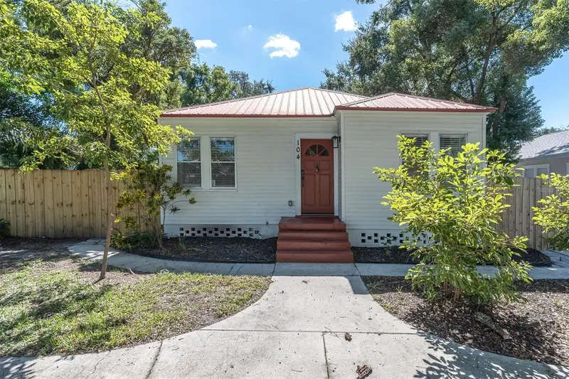104 W Lambright St, FL