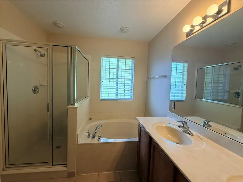 10703 Regent Square Dr #1801, FL