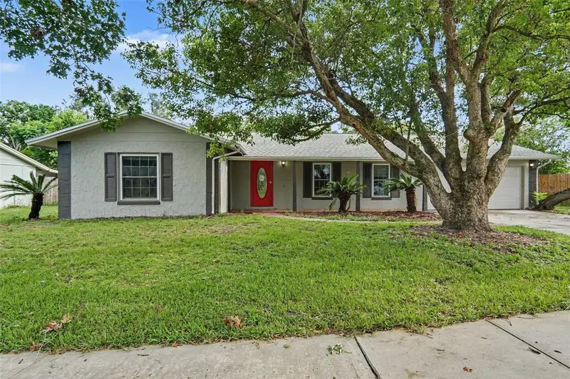 960 Apple Ln, FL