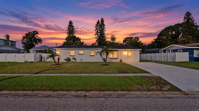 310 Country Club Dr, FL