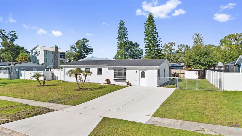 310 Country Club Dr, FL