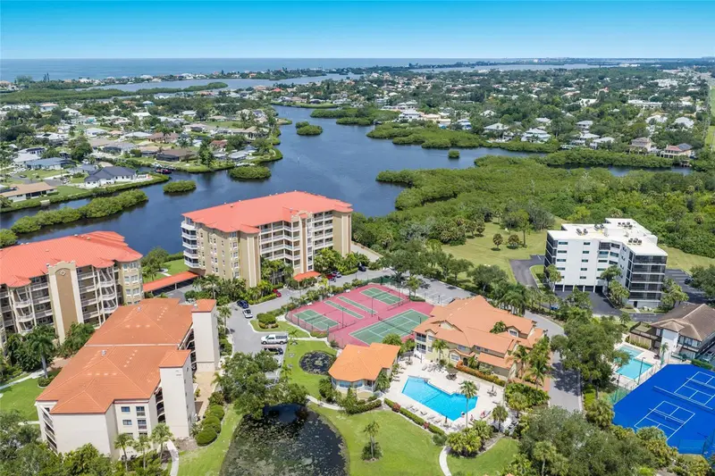 5100 Jessie Harbor Dr #404, FL