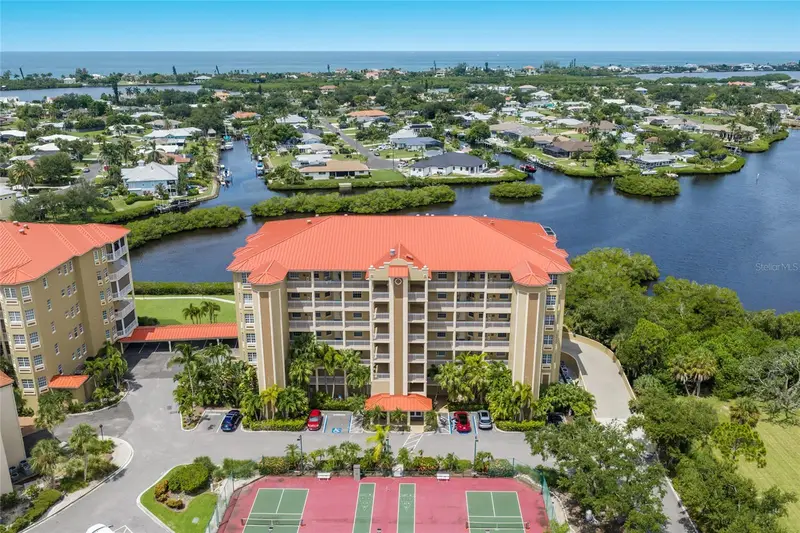 5100 Jessie Harbor Dr #404, FL