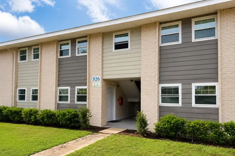 828 Sky Lake Cir #B, FL