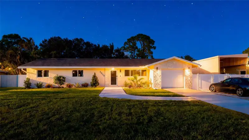 4899 Canal Dr Lk, FL