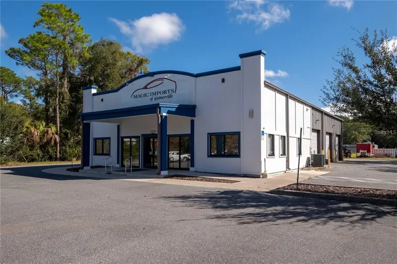 1725 N Main St, FL