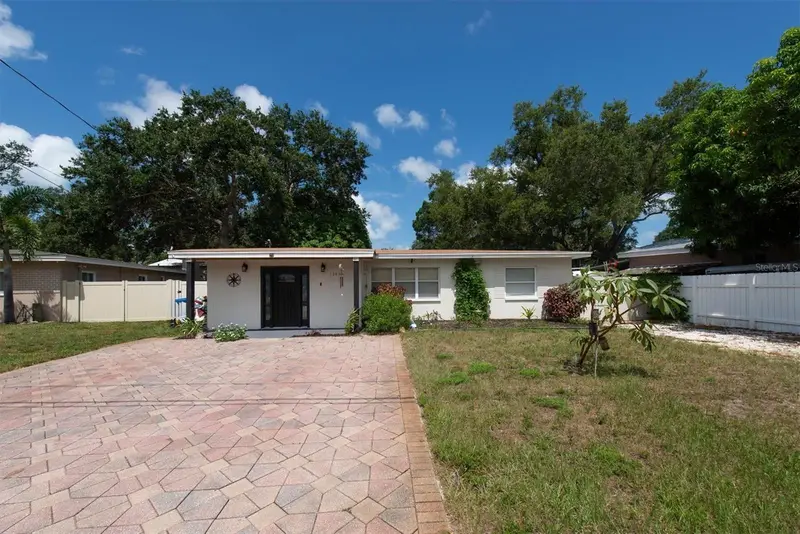 12812 Lake Dr, FL