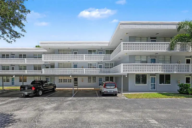 4720 Locust St Ne #206, FL