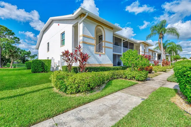 6904 Drewrys Blf #807, FL