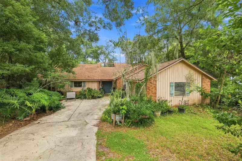 552 Whispering Oak Ln, FL