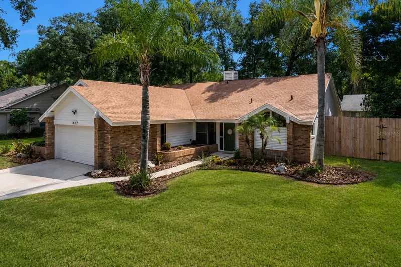 837 Towering Oak Way, FL