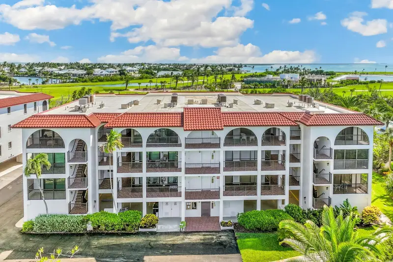 950 Palm Ave #304, FL