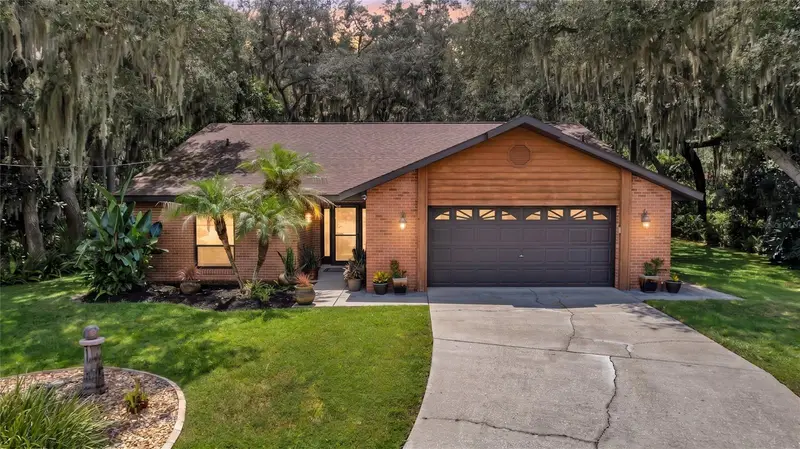 202 Pebble Ct, FL