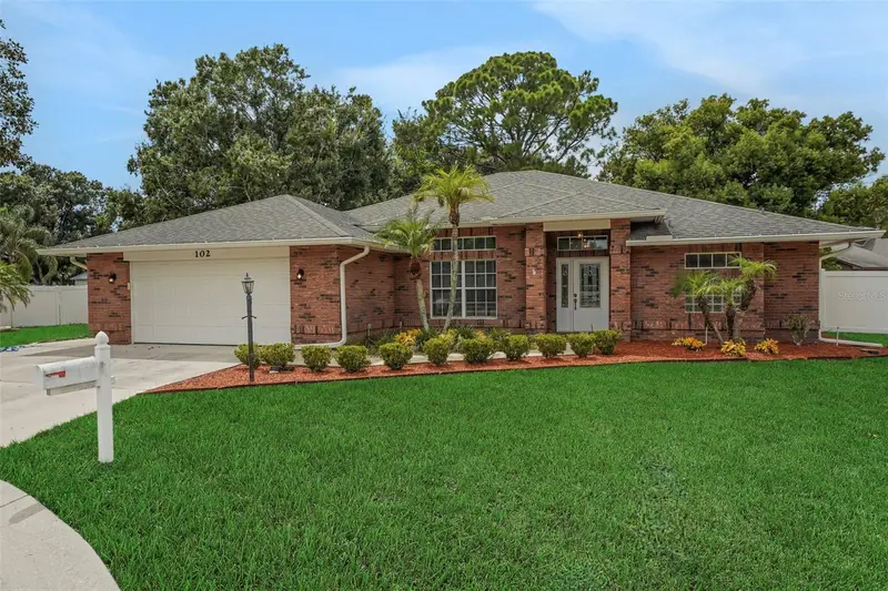 102 Hillside Ct, FL
