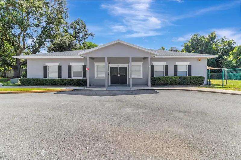 105 E Baker St, FL