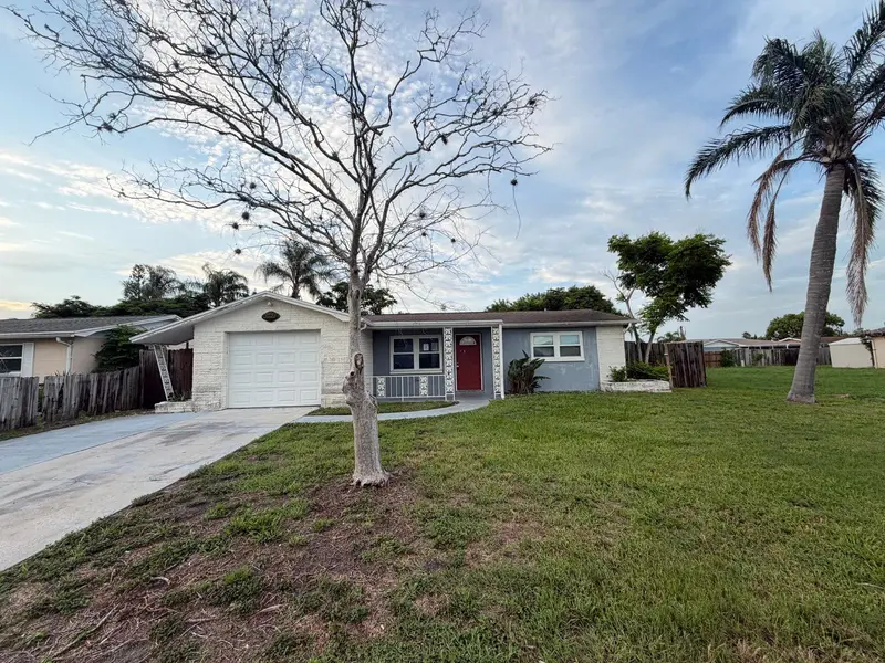 3221 Roxbury Dr, FL