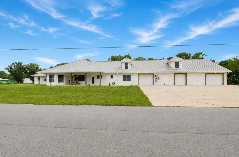 837 Lily St, FL