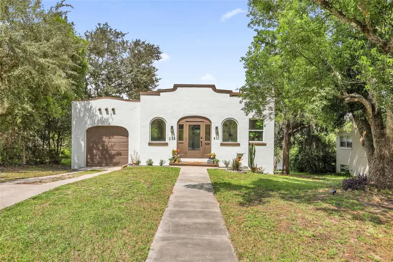235 E Beach St, FL