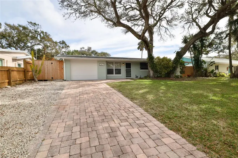 2307 Saxon Dr, FL