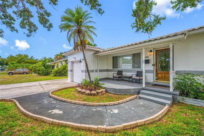6219 Hampton Dr N, FL