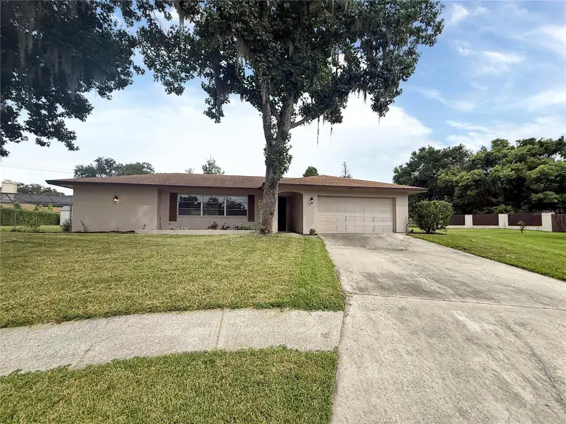 6234 Elm Sq E, FL