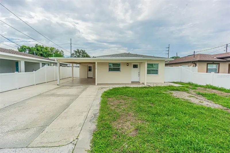 3320 W Leroy St, FL