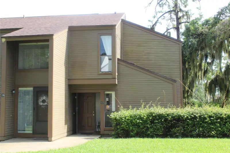 17 Oxford Ln #17, FL
