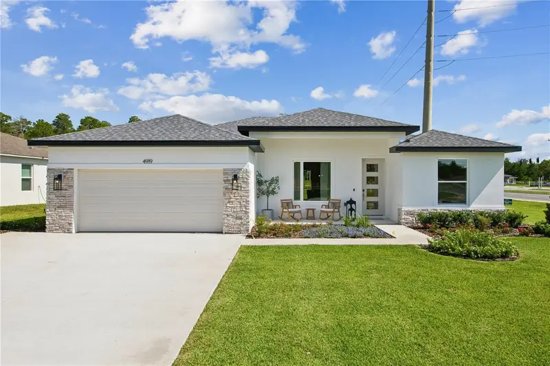 17 Bonnie Ln, FL