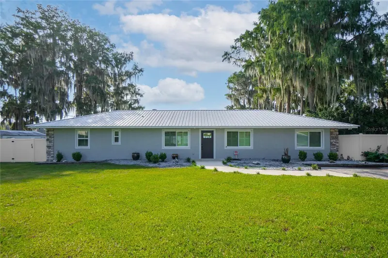 221 S Hunting Lodge Dr, FL