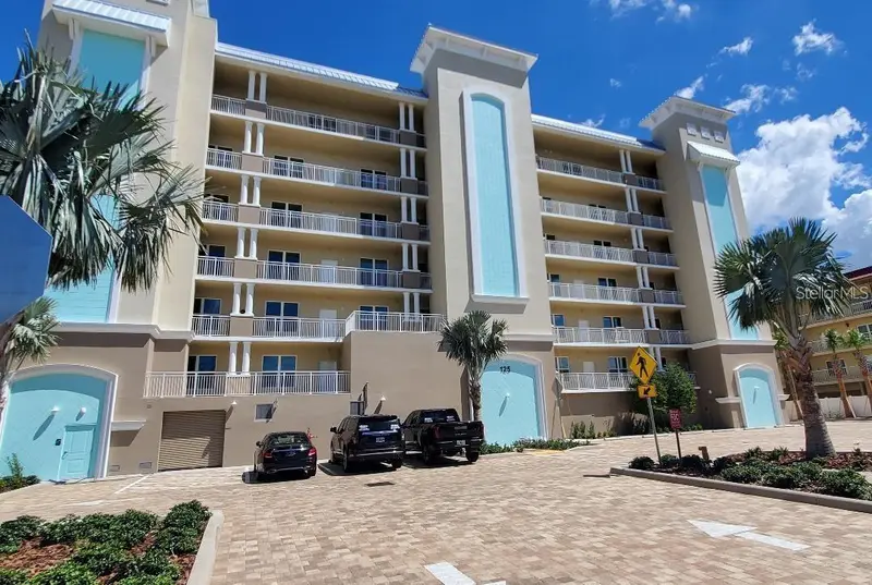 125 Island Way #305, FL