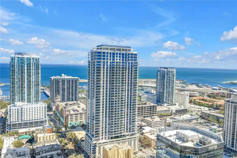275 1st Ave S #3704, FL
