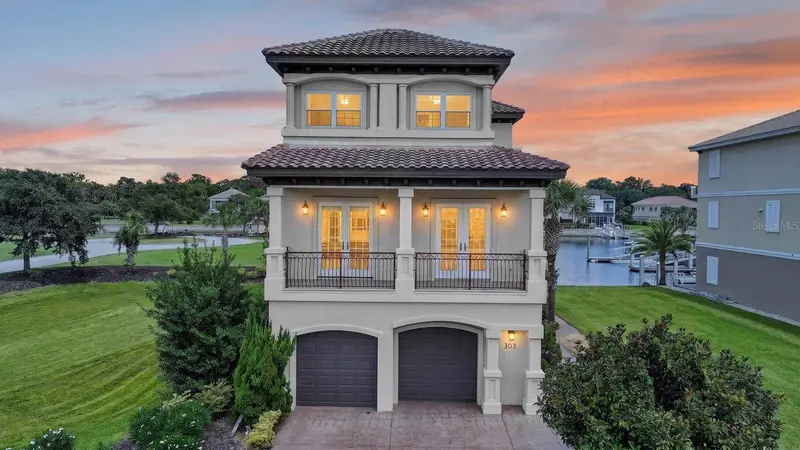 303 Yacht Harbor Dr, FL
