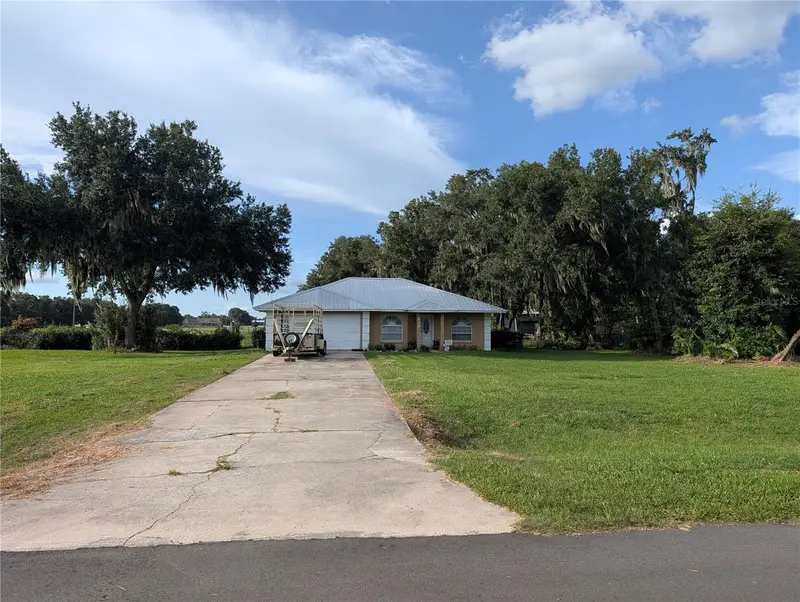 510 Cloverleaf Dr, FL