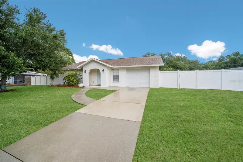 643 Mobile Rd, FL