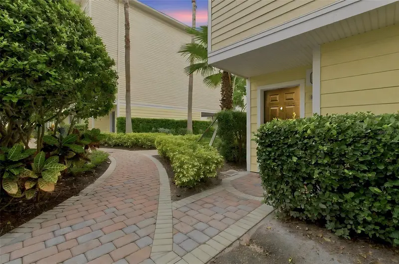 9801 Meadow Field Cir, FL