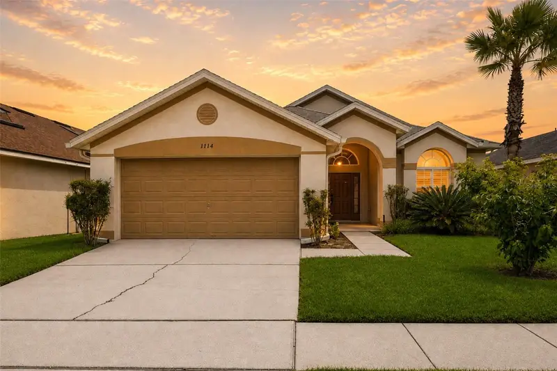 1114 Bloomingdale Dr, FL