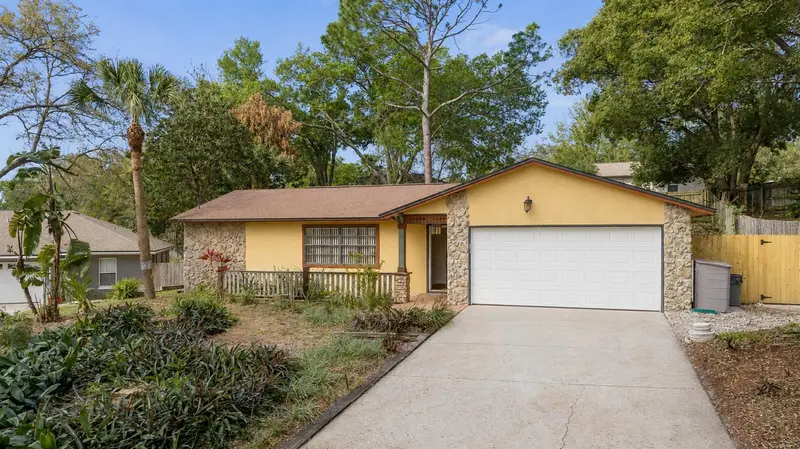 24 Bayridge Ct, FL