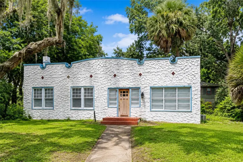 208 W 17th St, FL