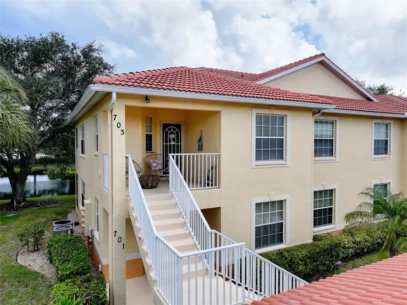 703 Casa Del Lago Way #703, FL