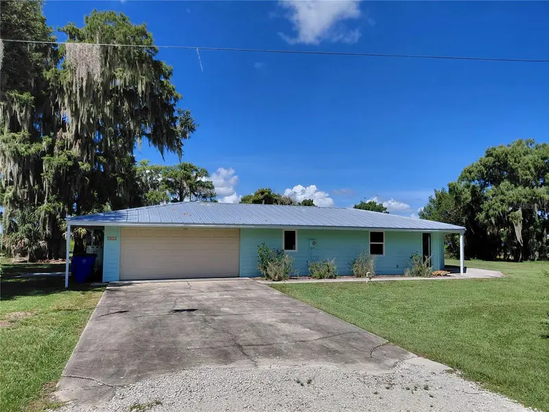 1303 Club Ln, FL