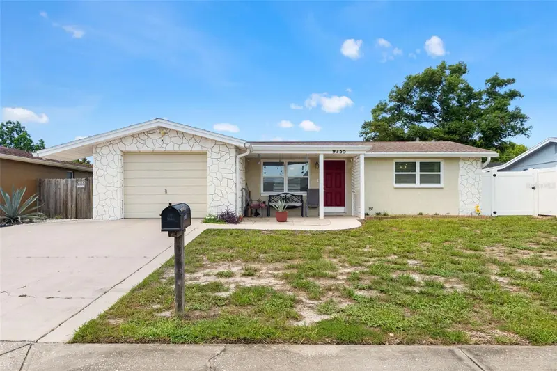 9135 Hermitage Ln, FL
