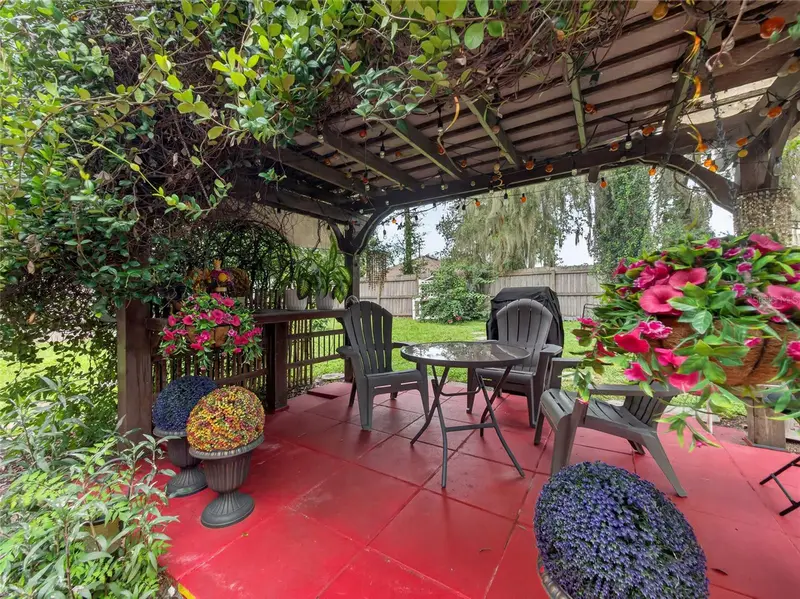 559 E Magnolia Ave, FL