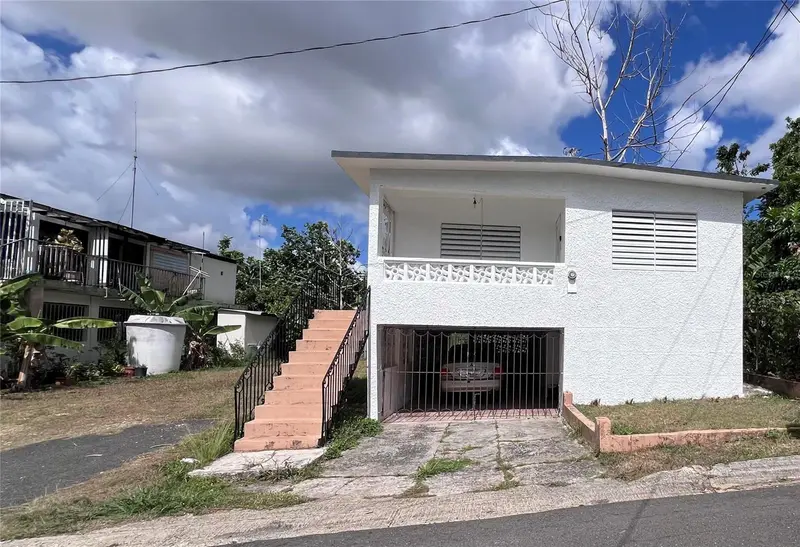 Ao - 28 Interior Urb Reparto Valencia, PR