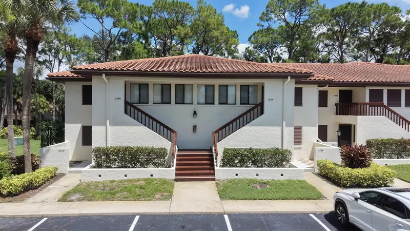 5264 Lake Village Dr #48, FL