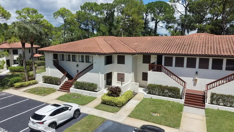 5264 Lake Village Dr #48, FL
