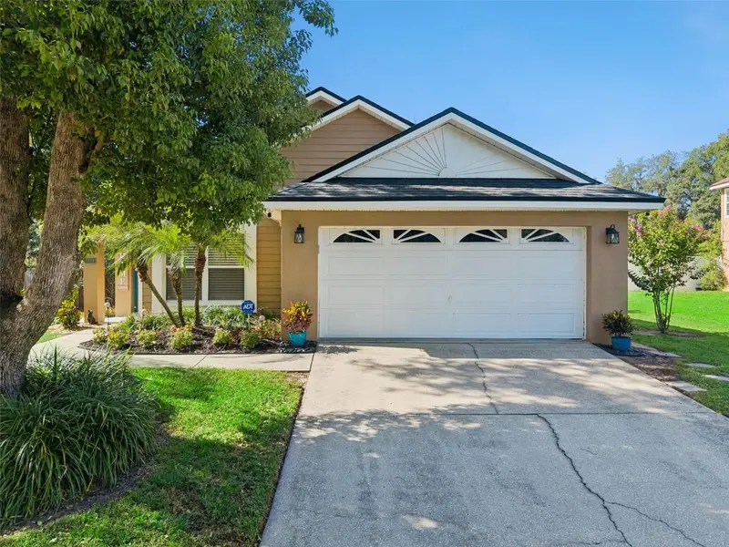 1038 Royal Oaks Dr, FL