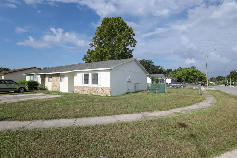 Lee Vista listing